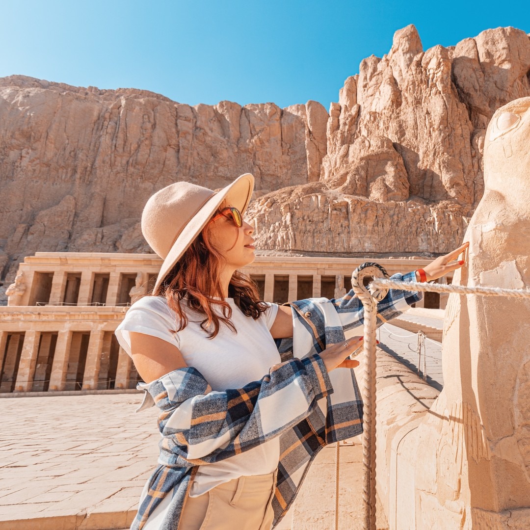 From Luxor: Guided Tour to East and West Banks with Lunch