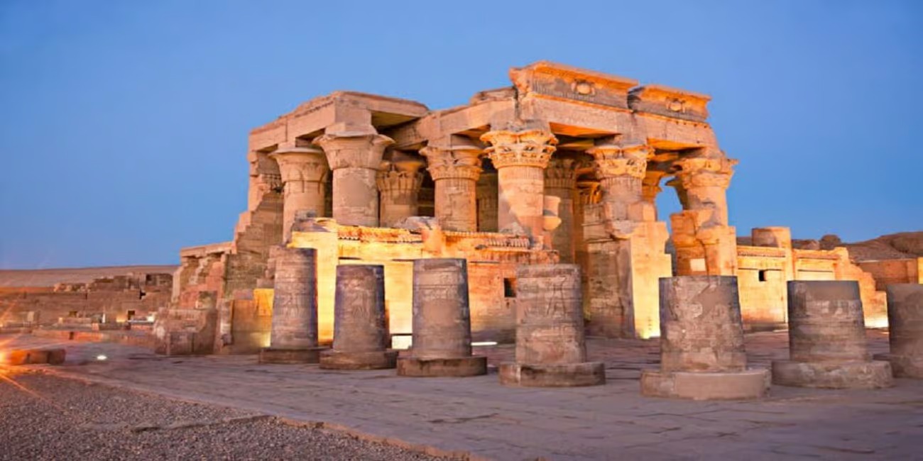 Aswan: Edfu and Kom Ombo Day Tour with Luxor Transfer